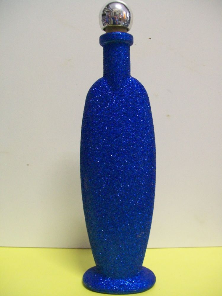 Bottiglia blu satinata.