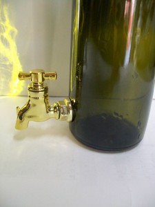 Bottiglia olio con rubinetto.