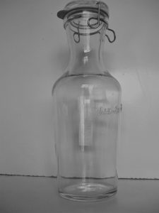 Bottiglia vetro con macchinetta.